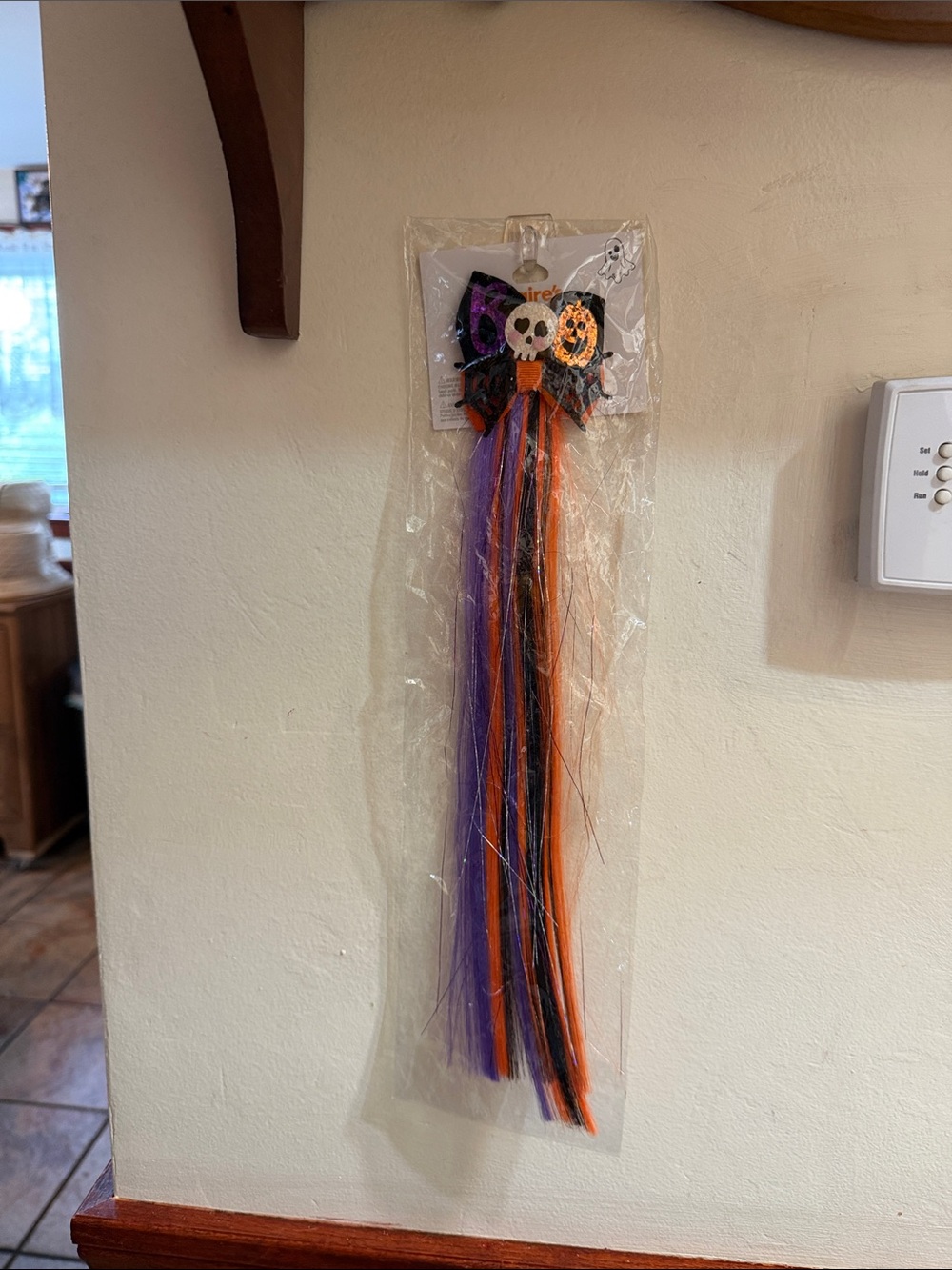 Claire's Halloween Skull Streamer Hair Clip in Purple and Orange